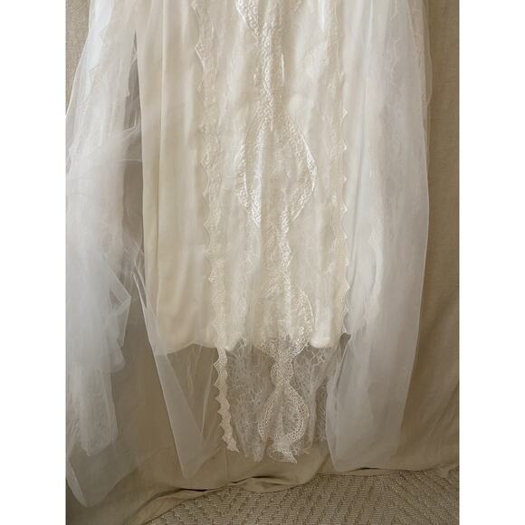 NWT Merry's Wedding Dress Size 4 Sheer Lace Silky Lining Flowing Bottom Train - Picture 6 of 16